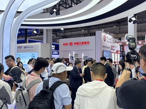 光潤通亮相第十一屆中國中小企業(yè)投融資交易會 光潤通亮相第十一屆中國中小企業(yè)投融資交易會